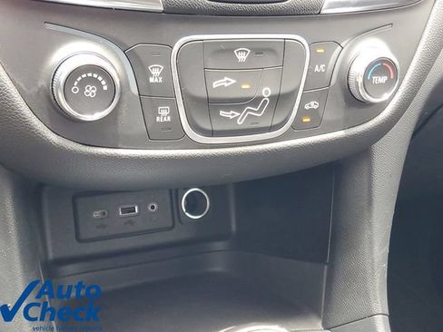Used 2019 Chevrolet Equinox LT FWD image 28