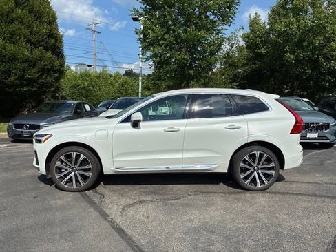 Used 2023 Volvo XC60 T8 Ultimate w/ Climate Package AWD/4WD image 2