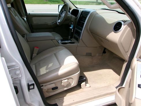 Used 2010 Mercury Mountaineer AWD image 8
