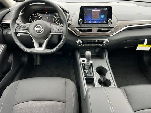 New 2026 Nissan Altima 2.5 SV FWD image 2