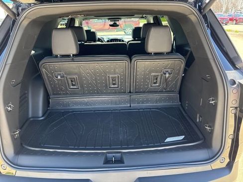 Used 2023 Chevrolet Traverse LT w/ LT Premium Package image 17