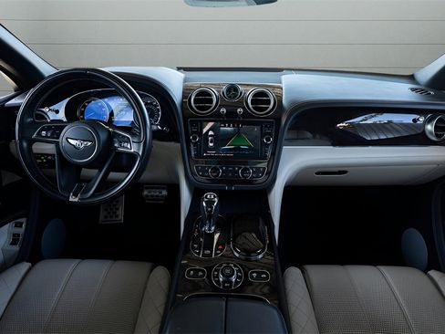 Used 2017 Bentley Bentayga image 11