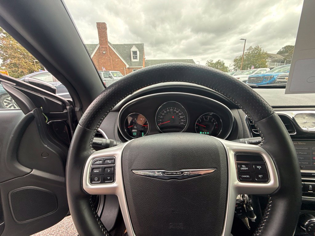 Used 2011 Chrysler 200 S FWD image 16