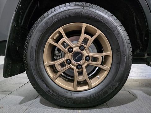 Used 2021 Toyota Land Cruiser Heritage Edition image 26