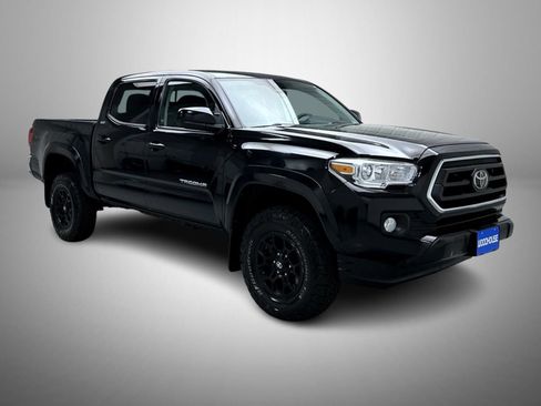 Used 2020 Toyota Tacoma SR5 AWD/4WD image 3