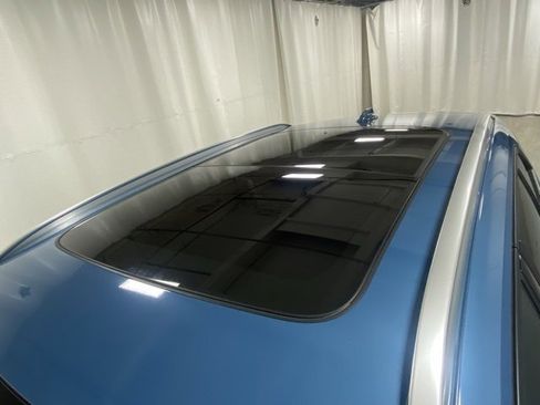 Used 2025 Volvo XC40 B5 Core image 6