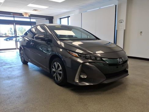 Certified 2019 Toyota Prius Prime Advanced image 3