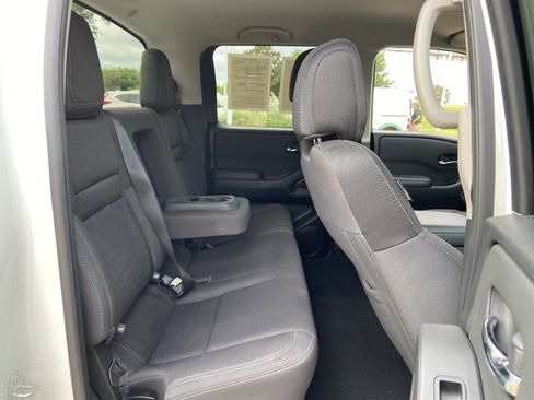 Used 2024 Nissan Frontier SV RWD image 14