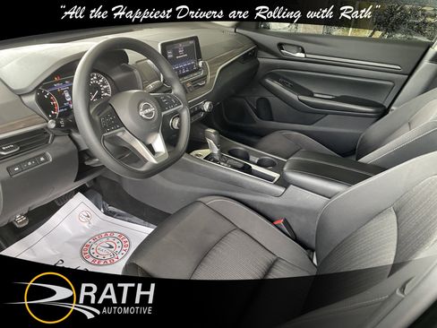 Used 2025 Nissan Altima 2.5 SV FWD image 12