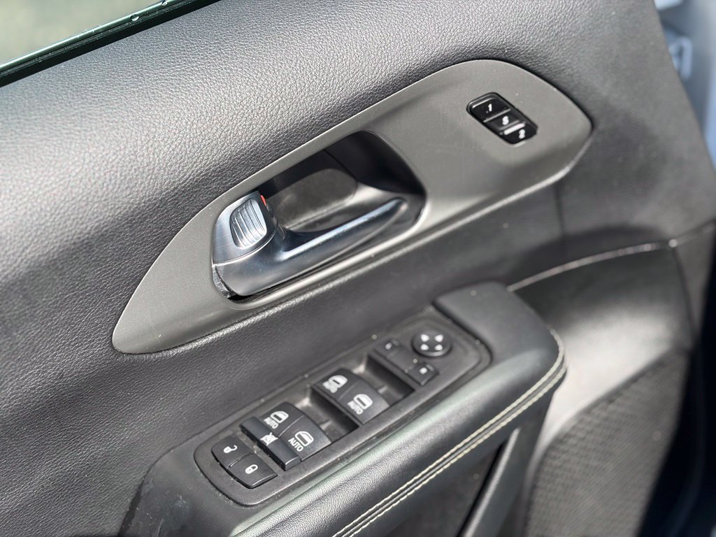 Certified 2025 Chrysler Pacifica Select FWD image 21
