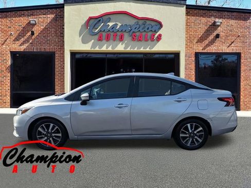 Used 2021 Nissan Versa SV FWD image 8