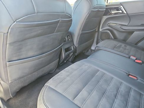 Used 2023 Mitsubishi Outlander SE image 20