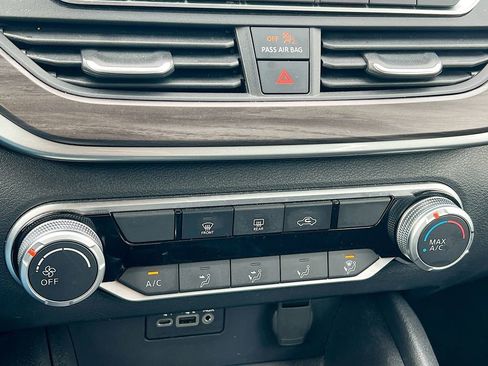 Used 2025 Nissan Altima 2.5 SV image 17