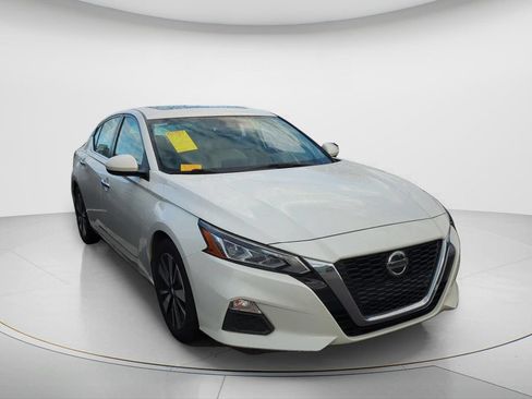 Used 2022 Nissan Altima 2.5 SV w/ SV Premium Package FWD image 2