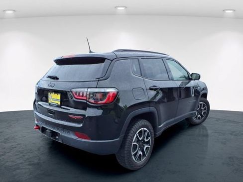 Used 2025 Jeep Compass Trailhawk w/ Trailer Tow Group AWD/4WD image 8