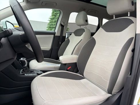 Used 2025 Volkswagen Taos SE image 14