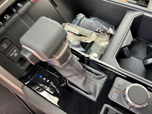 New 2026 Toyota Tundra Limited AWD/4WD image 27