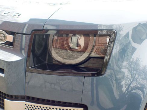 Used 2023 Land Rover Defender 110 SE image 14