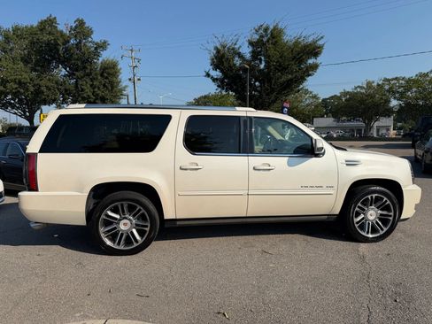 Used 2013 Cadillac Escalade ESV Premium RWD image 4