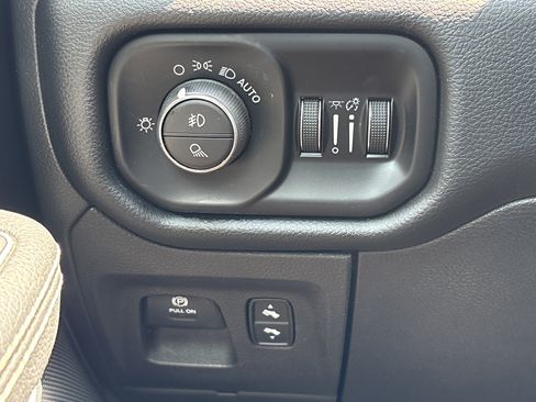 Used 2022 RAM 1500 Laramie AWD/4WD image 32