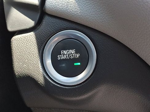 Used 2018 Chevrolet Equinox LS FWD image 24