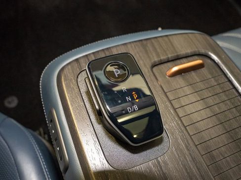 Certified 2025 Nissan Ariya Platinum image 18