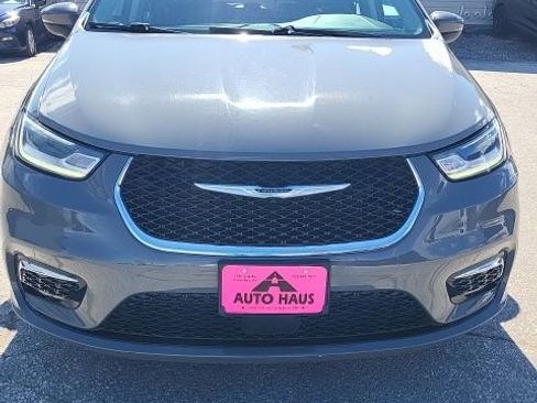 Used 2023 Chrysler Pacifica Touring-L FWD image 25