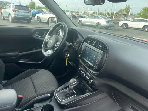 Used 2020 Kia Soul GT-Line FWD image 2