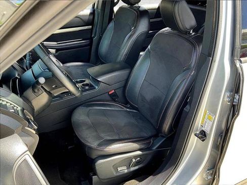 Used 2018 Ford Explorer XLT w/ Equipment Group 202A FWD image 26