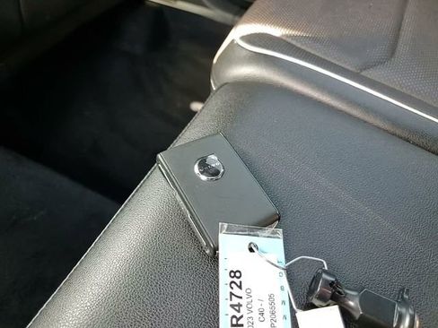 Used 2022 Volkswagen Tiguan SEL R-Line image 30