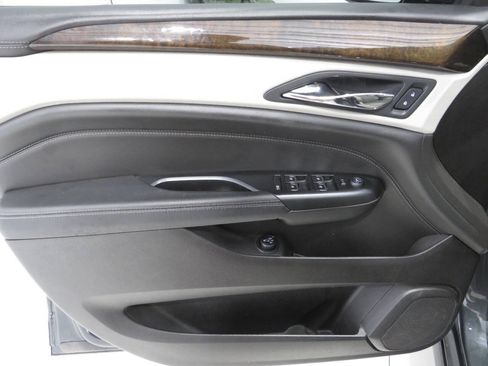 Used 2015 Cadillac SRX Premium FWD image 19