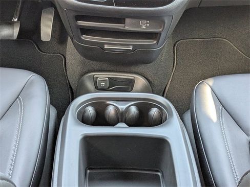 New 2026 Chrysler Pacifica Select image 19