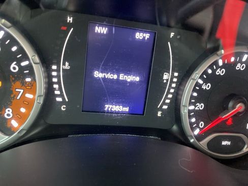 Used 2015 Jeep Renegade Latitude image 3