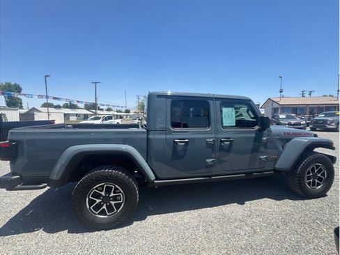 Used 2025 Jeep Gladiator Rubicon AWD/4WD image 4