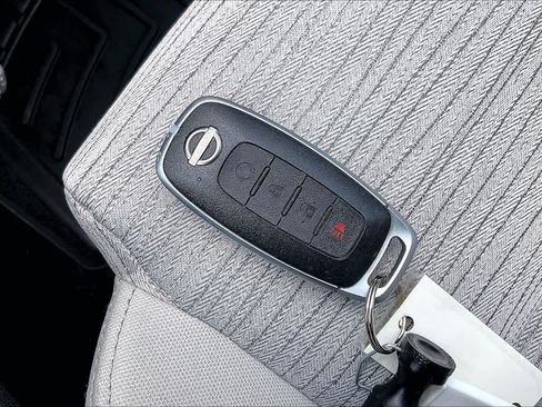 Used 2023 Nissan Rogue SV AWD/4WD image 13