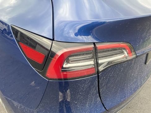 Used 2023 Tesla Model Y Long Range image 18