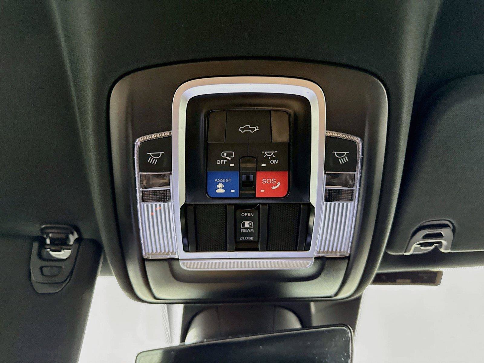 Used 2023 RAM 1500 Laramie AWD/4WD image 6