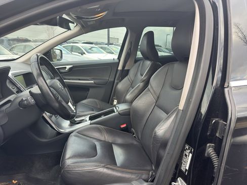 Used 2017 Volvo XC60 T6 Dynamic w/ Preferred Option Package image 7