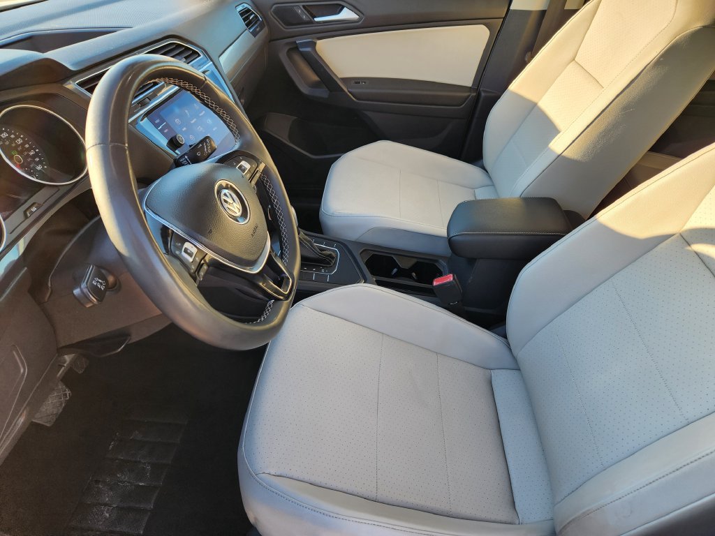 Used 2021 Volkswagen Tiguan SE w/ Panoramic Sunroof Package FWD image 8