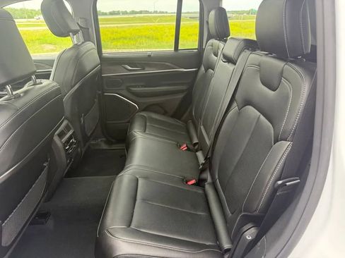 Used 2022 Jeep Grand Cherokee Limited 4xe w/ Luxury Tech Group II AWD/4WD image 15