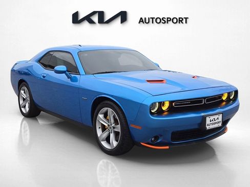 Used 2018 Dodge Challenger R/T image 3