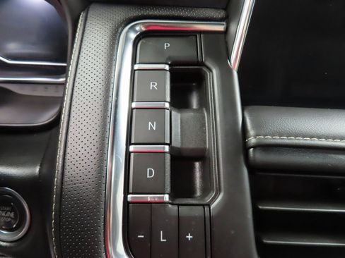 Used 2024 GMC Yukon XL SLT image 51