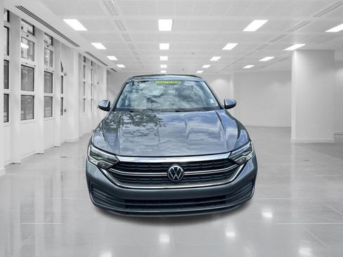 Used 2024 Volkswagen Jetta SE FWD image 2