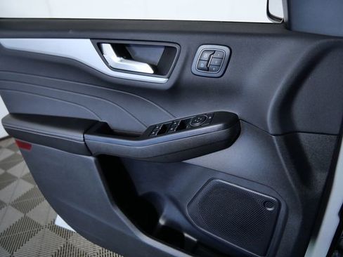 Certified 2025 Ford Escape Platinum AWD/4WD image 26