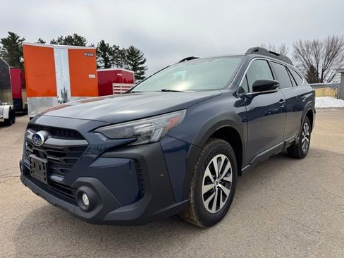 Used 2024 Subaru Outback Premium AWD/4WD image 3