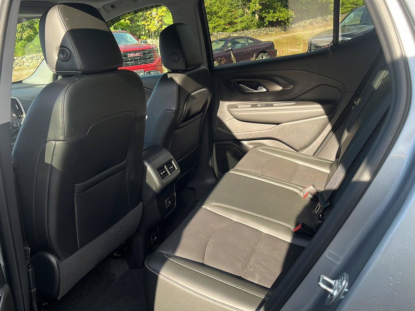 Used 2024 GMC Terrain SLT w/ Elevation Edition AWD/4WD image 10