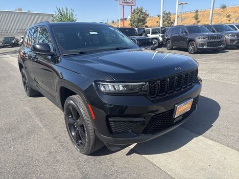 Certified 2023 Jeep Grand Cherokee Altitude RWD image 8