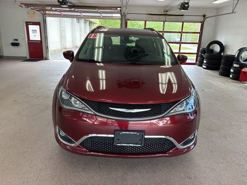 Used 2018 Chrysler Pacifica Touring-L Plus FWD image 2