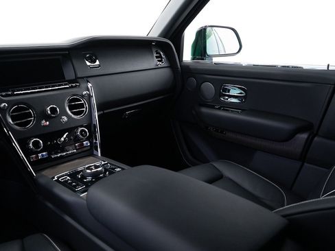 Certified 2024 Rolls-Royce Cullinan image 35