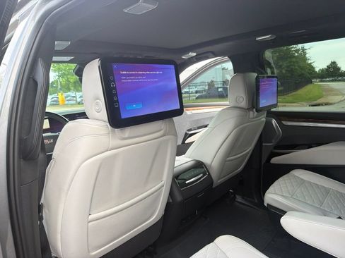 Used 2025 Cadillac Escalade ESV Sport Platinum w/ LPO, ONYX Package AWD/4WD image 10
